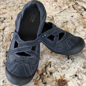 Navy blue Clark’s Bendables shoes